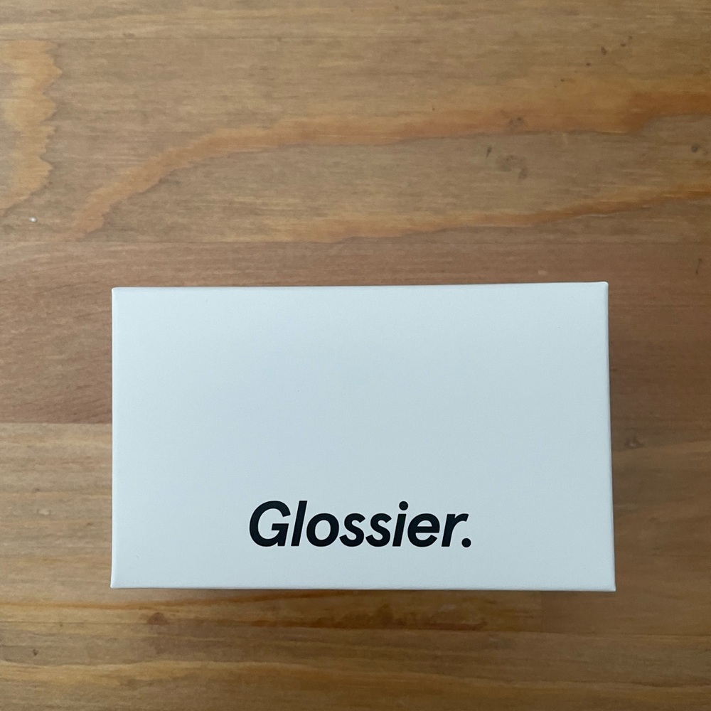 Glossier Earbuds Beauty Bag - Picture 2 of 7